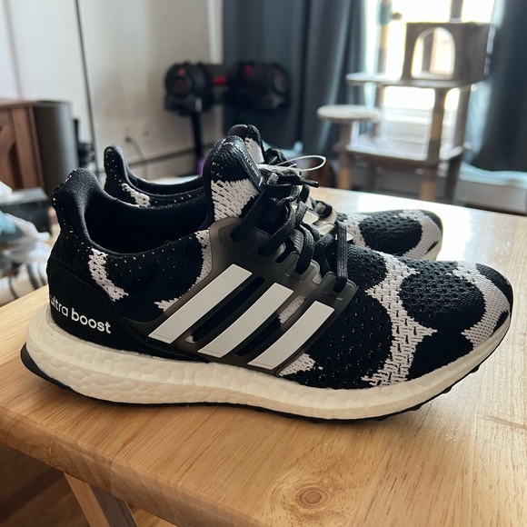 Brand new black and white Ultraboost. Size 5 woman’s. - Picture 3 of 6